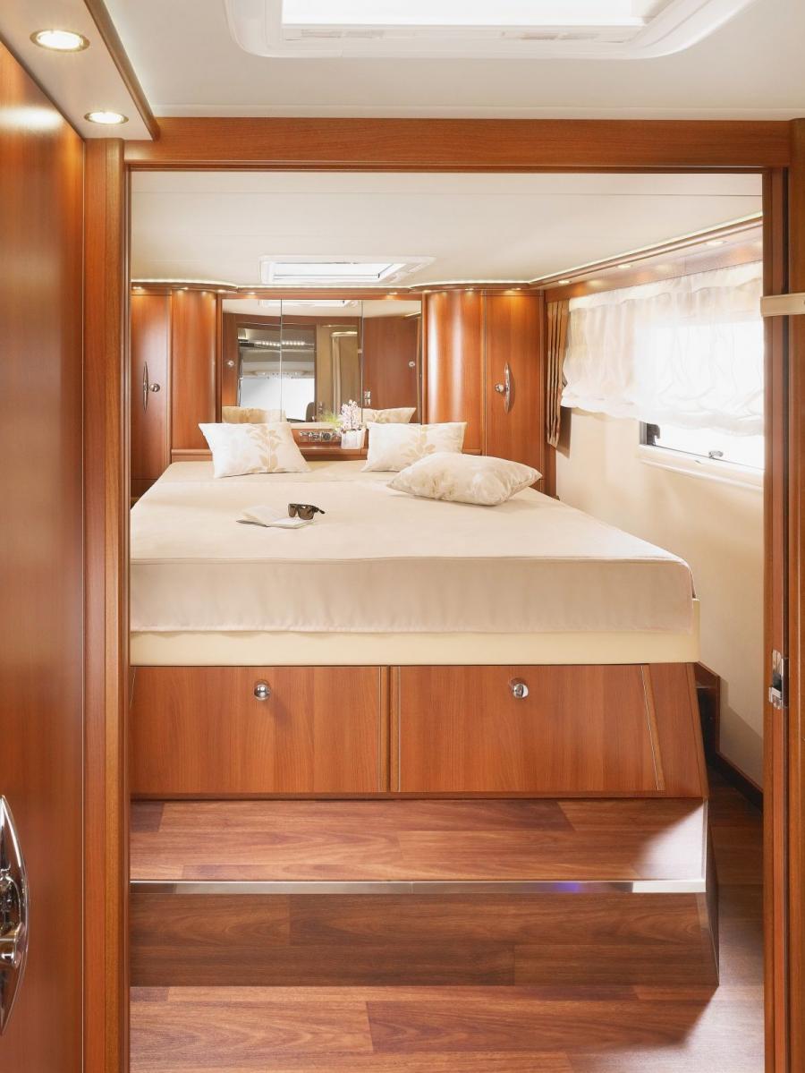 Интерьер Carthago Liner De Luxe 2012 года  (фото 6 из 9)